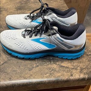 Womens Athletic Shoes in White and Blue
